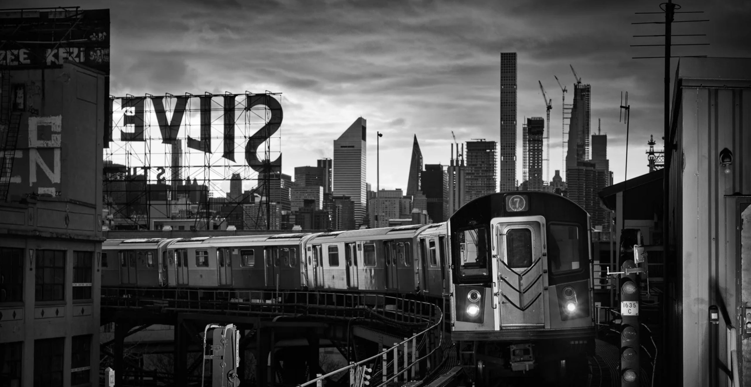 Queensboro Plaza station, April 18, 2020, 6:22 p.m.